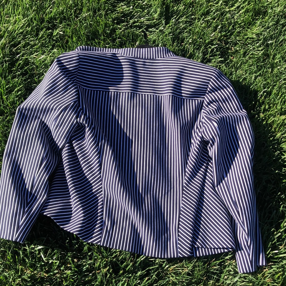 NWT Carlisle Jet Set Navy and White Pin Stripe Jacket - Picture 6 of 14